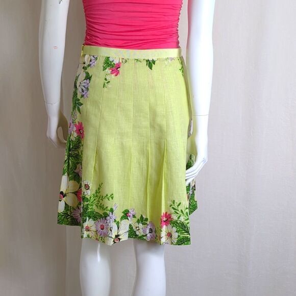 Loft Skirt Size 6P Beautiful Summer Floral Pleated Skirt - Picture 3 of 7